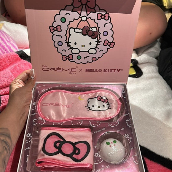 Hello kitty spa set limited, edition lip balm hello kitty travel case - Picture 5 of 5